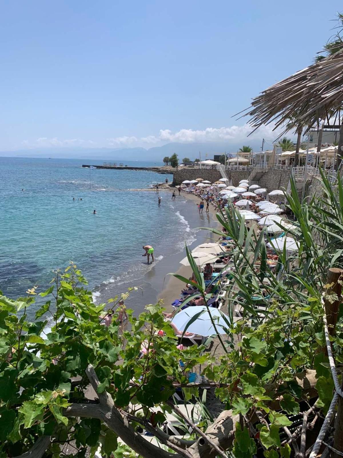 Khroma Luxury Suite 2 Beach Front Apartment Херсонисос Екстериор снимка