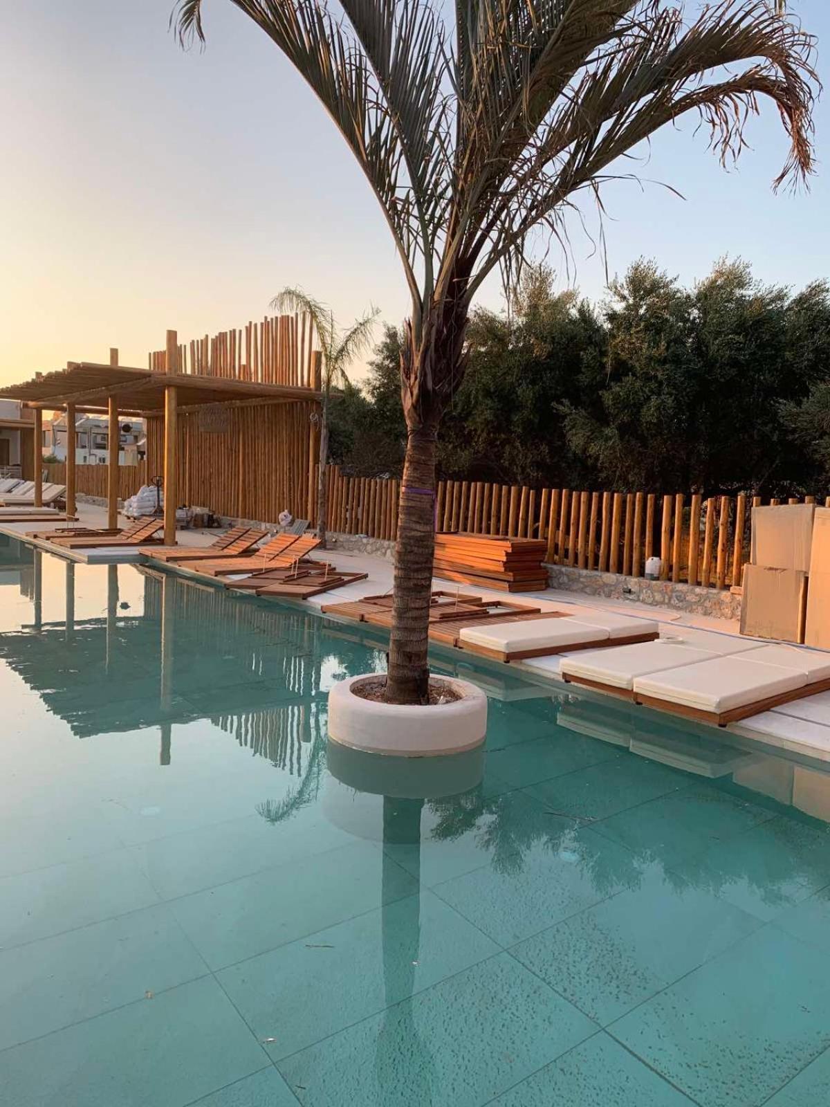 Khroma Luxury Suite 2 Beach Front Apartment Херсонисос Екстериор снимка